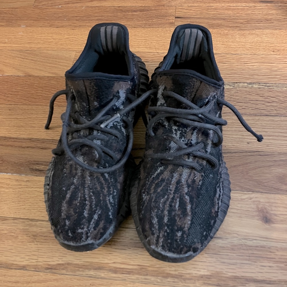 Yeezy sneakers unisex